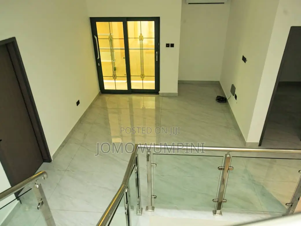 5bdrm Apartment in Accra Metropolitan for sale