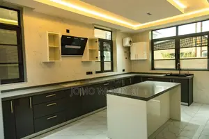5bdrm Apartment in Accra Metropolitan for sale