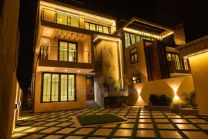 5bdrm Apartment in Accra Metropolitan for sale