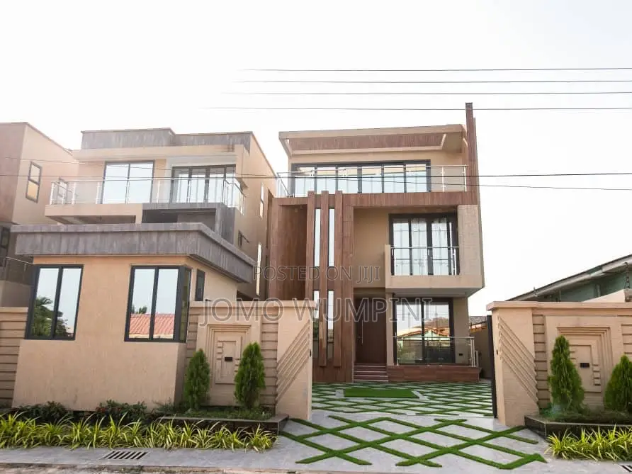 5bdrm Apartment in Accra Metropolitan for sale