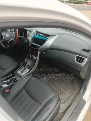 Hyundai Elantra Limited Sedan FWD (1.8L 4cyl 6A) 2013 White