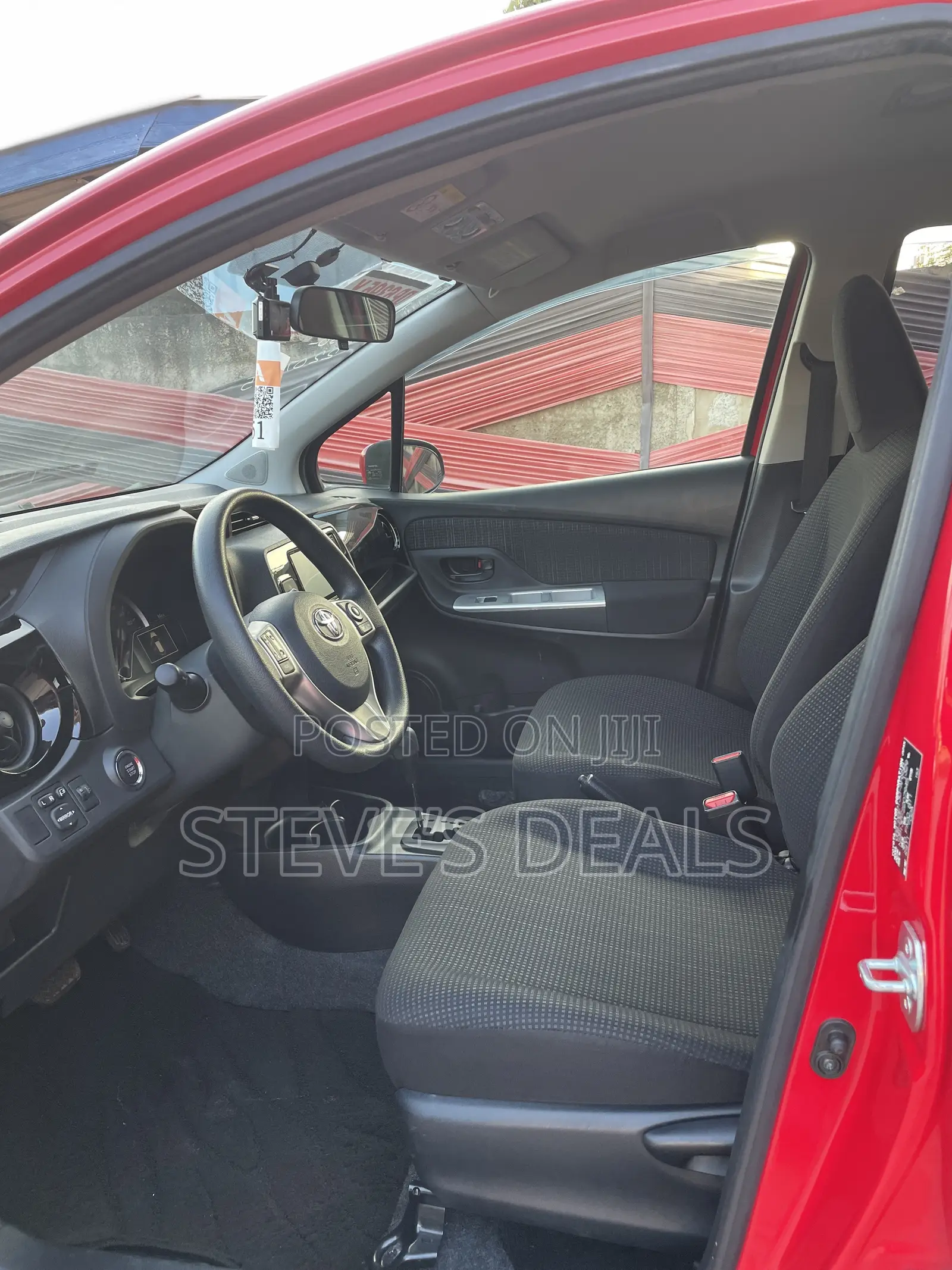 Toyota Vitz 1.3 FWD 5dr 2015 Red