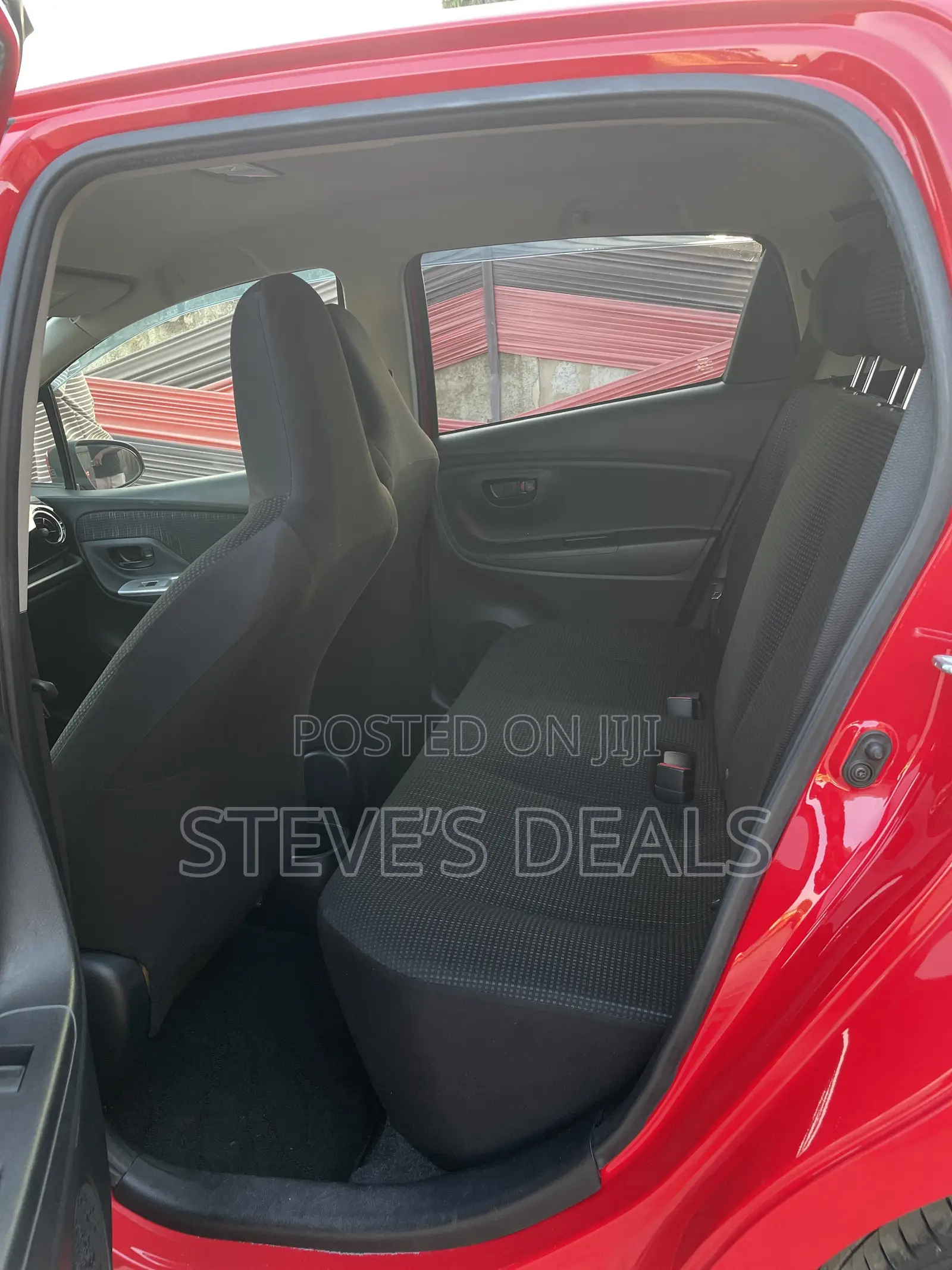 Toyota Vitz 1.3 FWD 5dr 2015 Red