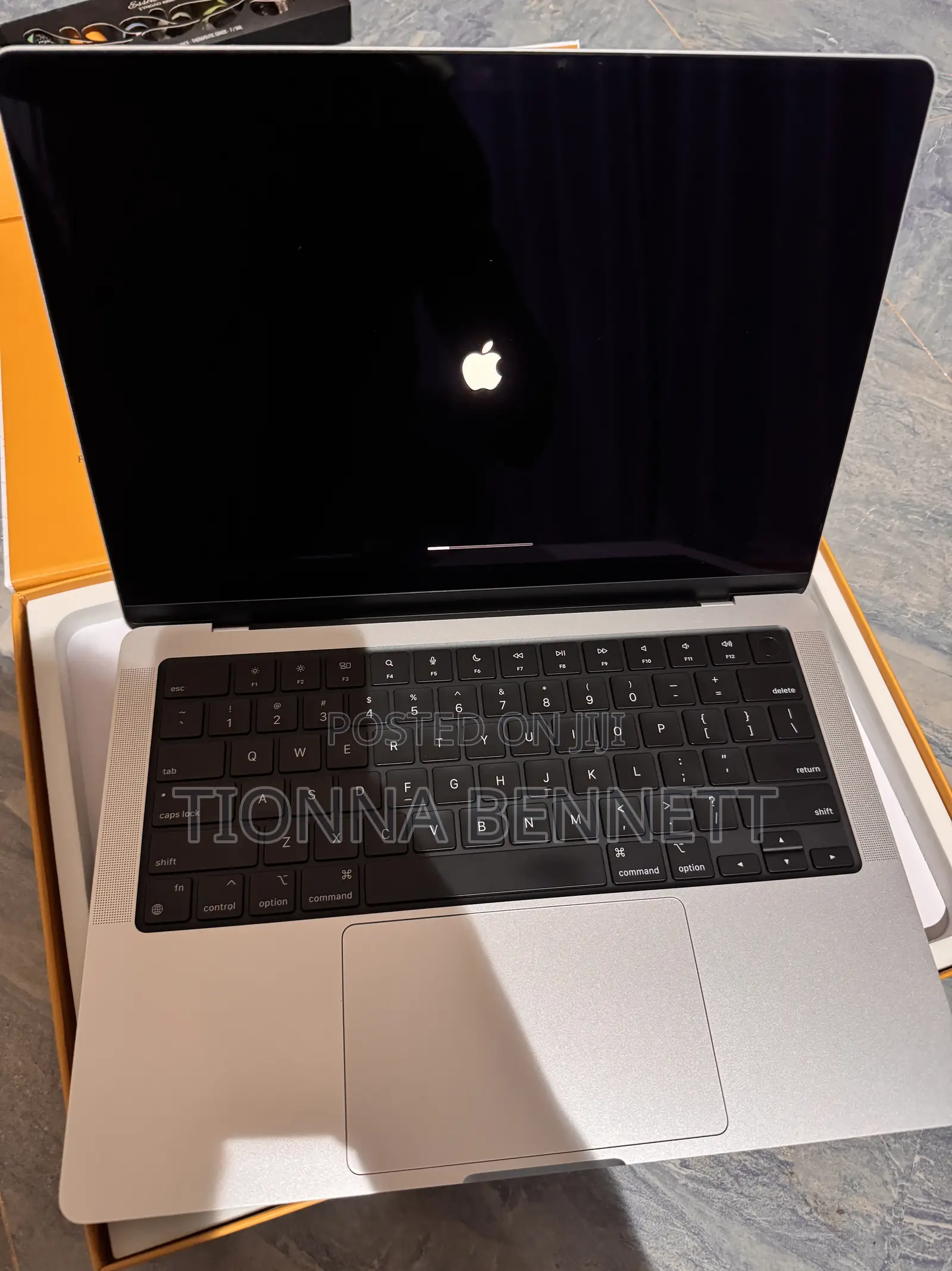 Laptop Apple MacBook Pro 2023 M3 Pro 18GB Apple M3 Pro SSD 512GB