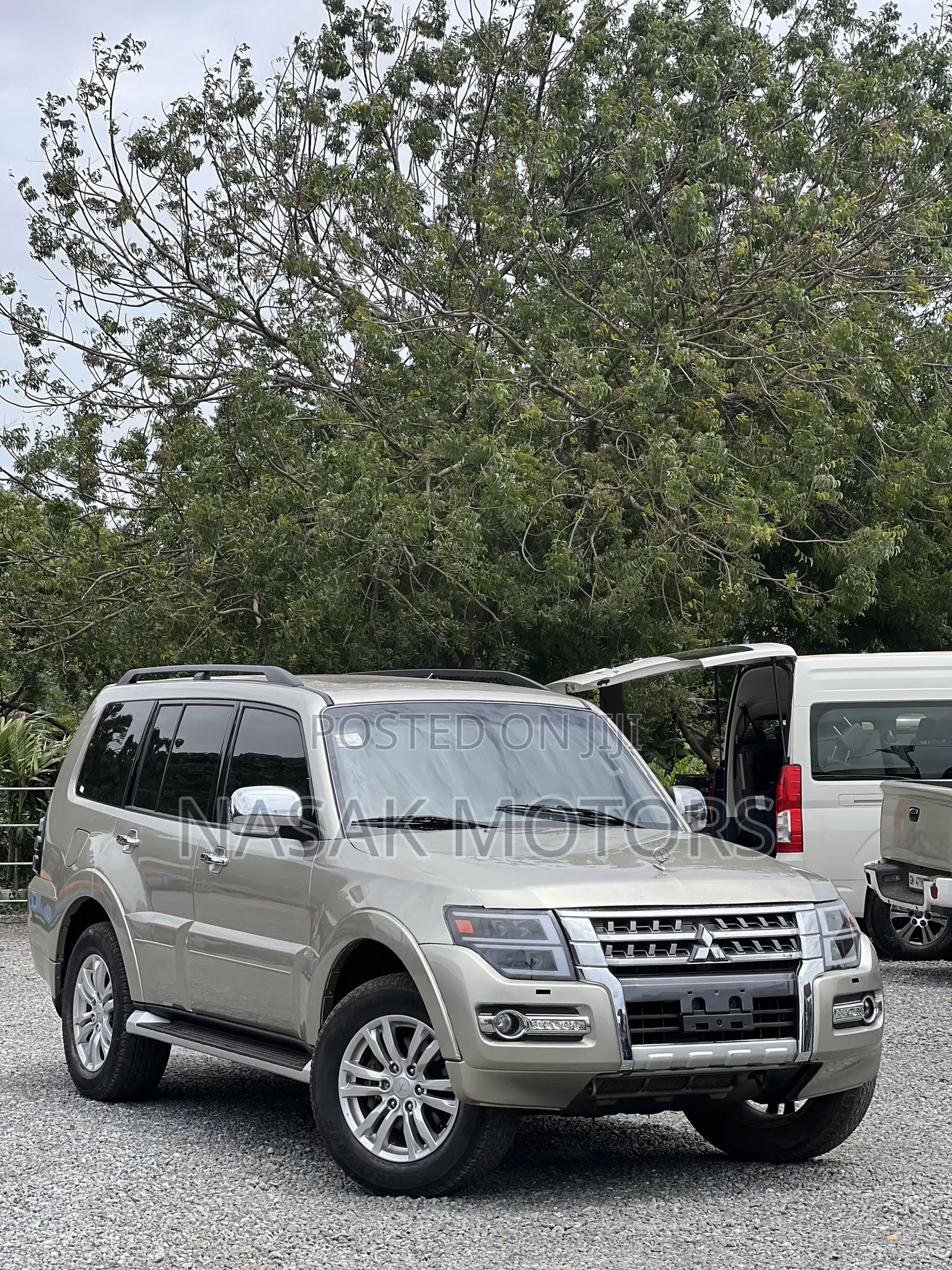 Mitsubishi Pajero V80 3.8 V6 GLS 2016 Gold