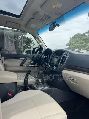 Mitsubishi Pajero V80 3.8 V6 GLS 2016 Gold