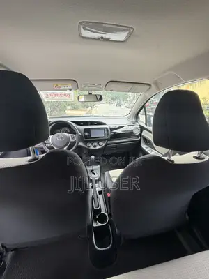 Toyota Vitz 1.3 FWD 5dr 2015 Blue