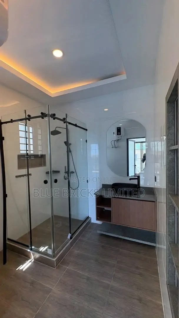 4bdrm House in Spintex, Baatsona Total for rent