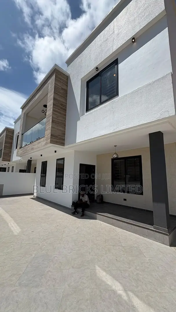 4bdrm House in Spintex, Baatsona Total for rent