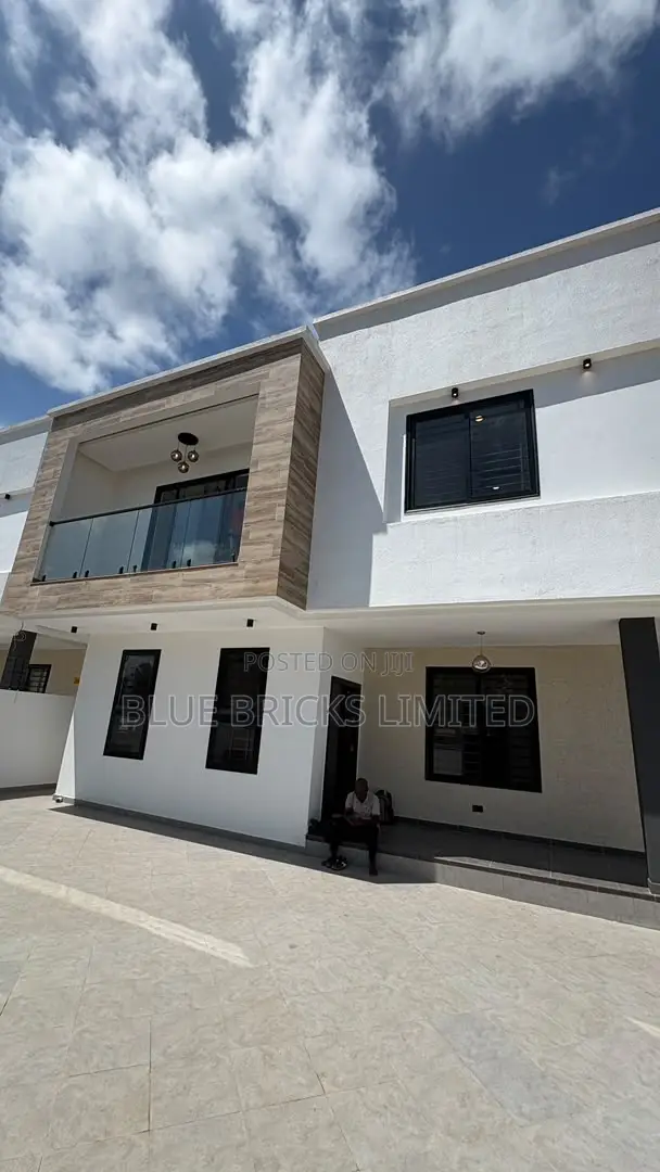 4bdrm House in Spintex, Baatsona Total for rent