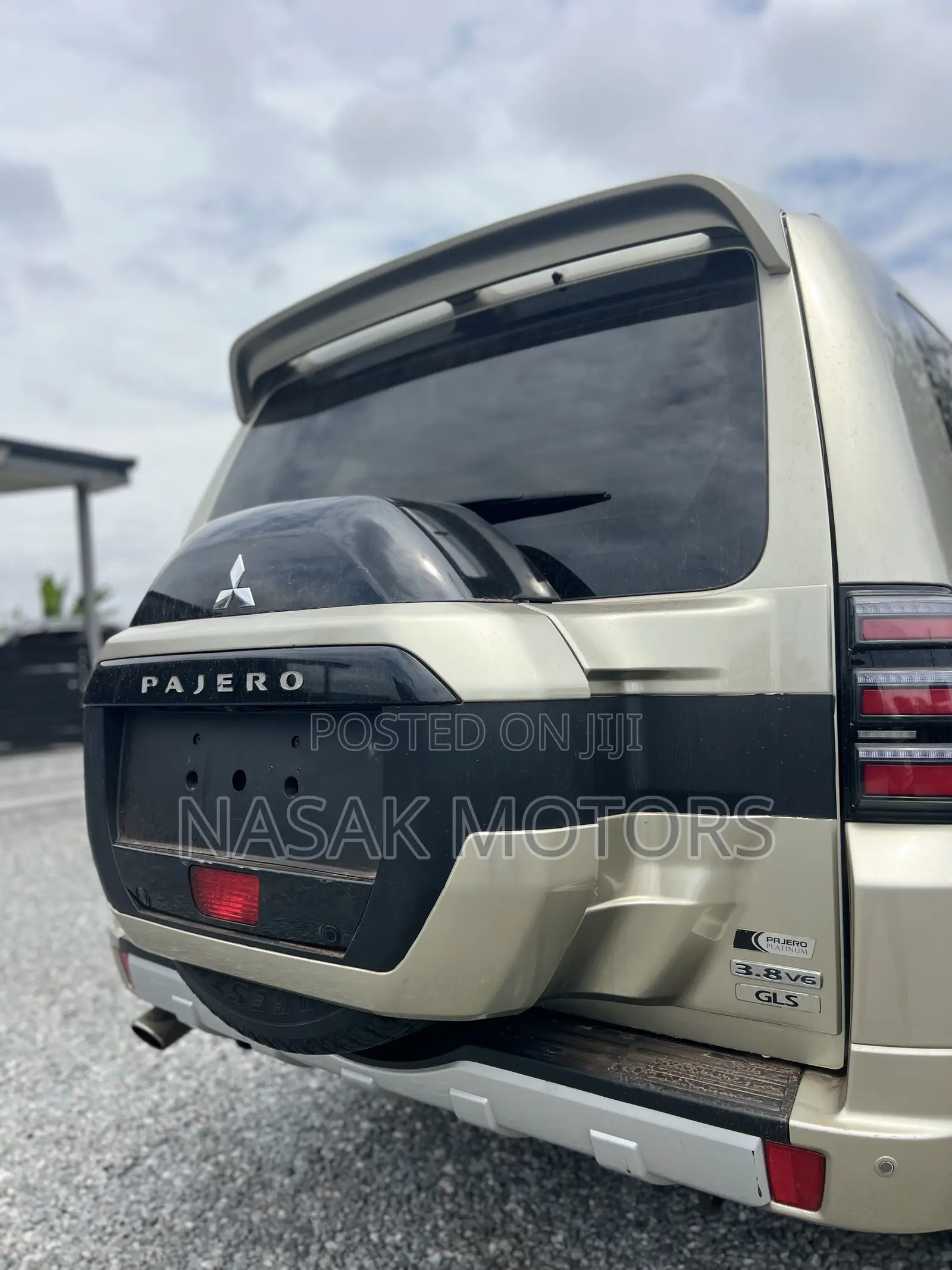 Mitsubishi Pajero V80 3.8 V6 GLS 2016 Gold