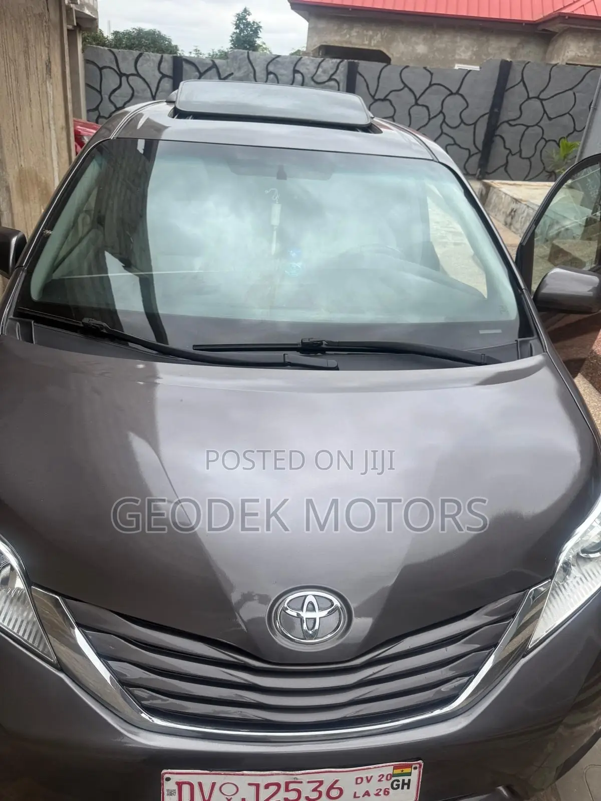 Toyota Sienna XLE Premium 7 Passenger (3.5L 6cyl 8A) 2017 Gray