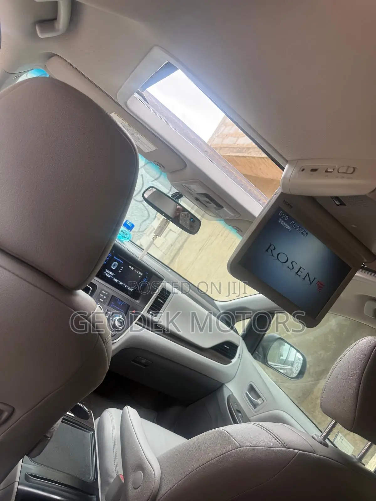 Toyota Sienna XLE Premium 7 Passenger (3.5L 6cyl 8A) 2017 Gray