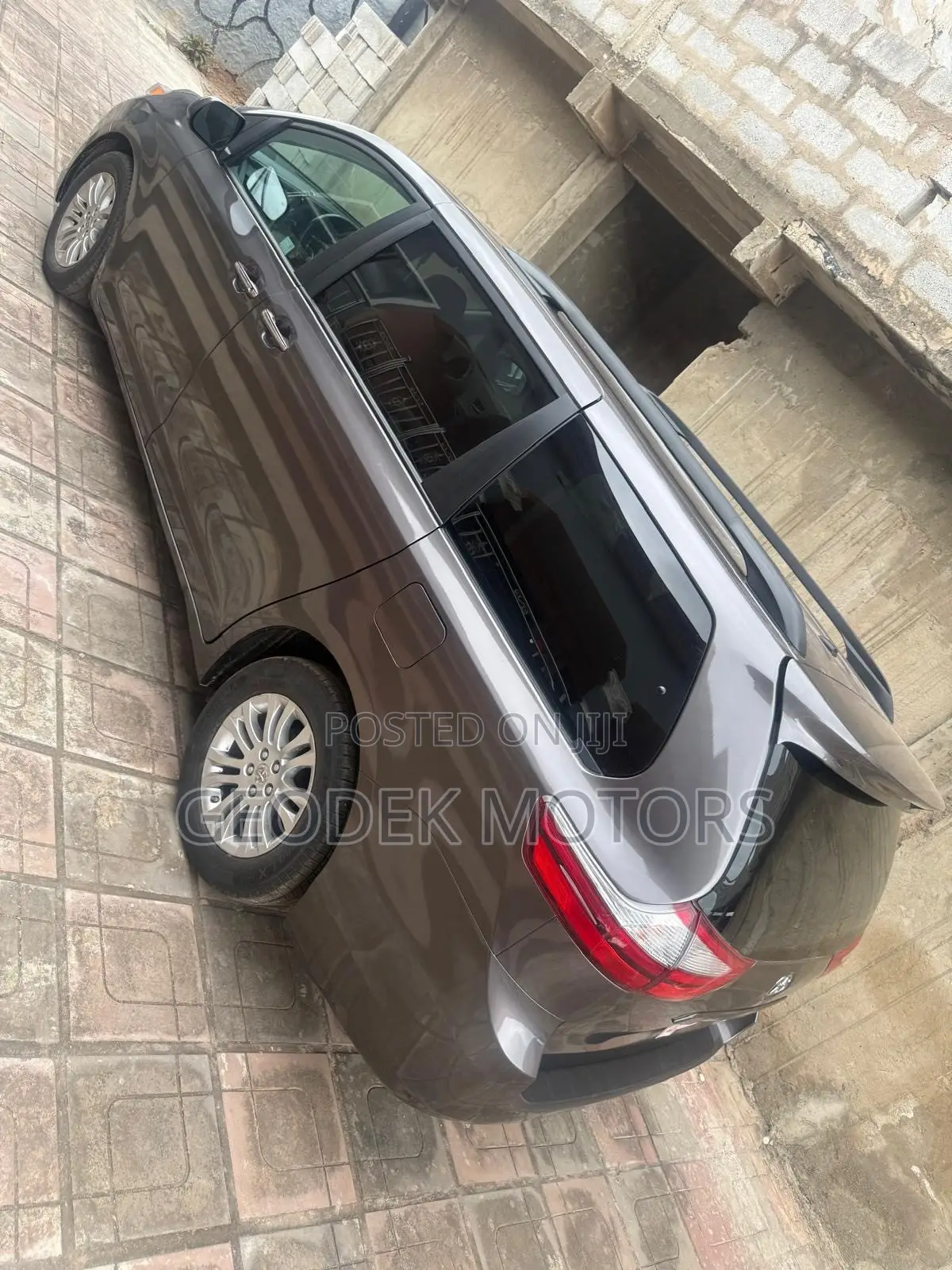 Toyota Sienna XLE Premium 7 Passenger (3.5L 6cyl 8A) 2017 Gray