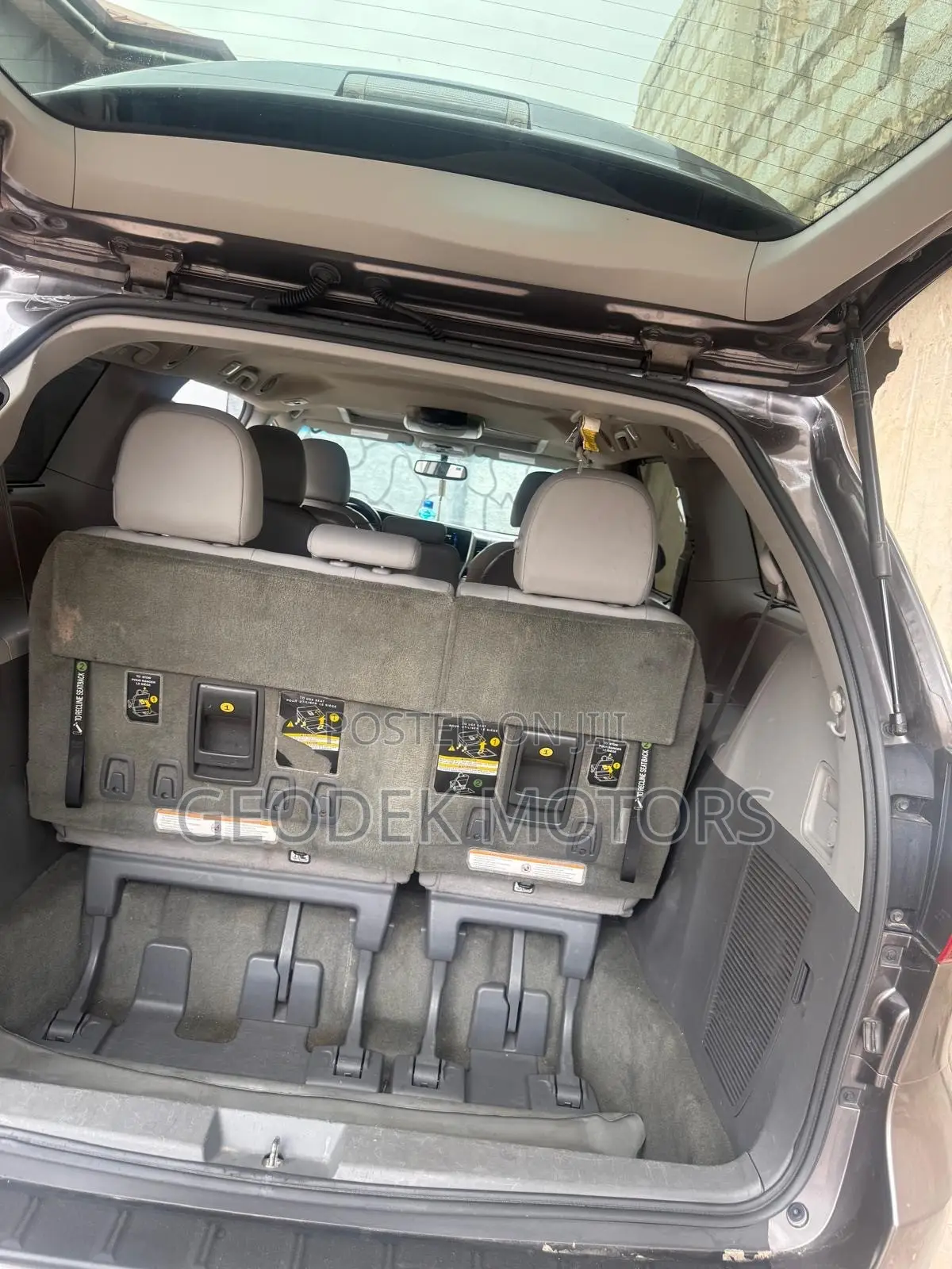 Toyota Sienna XLE Premium 7 Passenger (3.5L 6cyl 8A) 2017 Gray