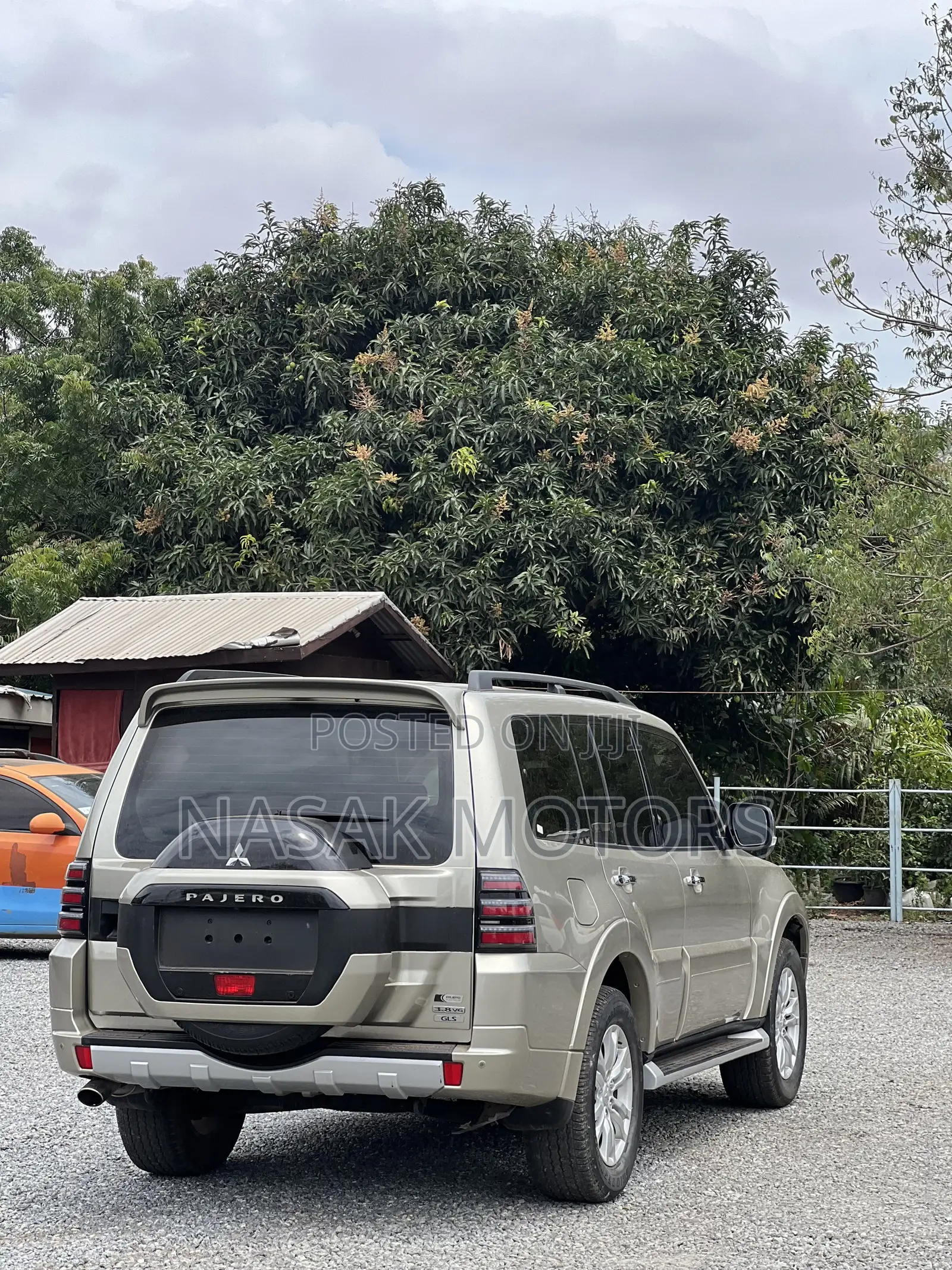 Mitsubishi Pajero V80 3.8 V6 GLS 2016 Gold
