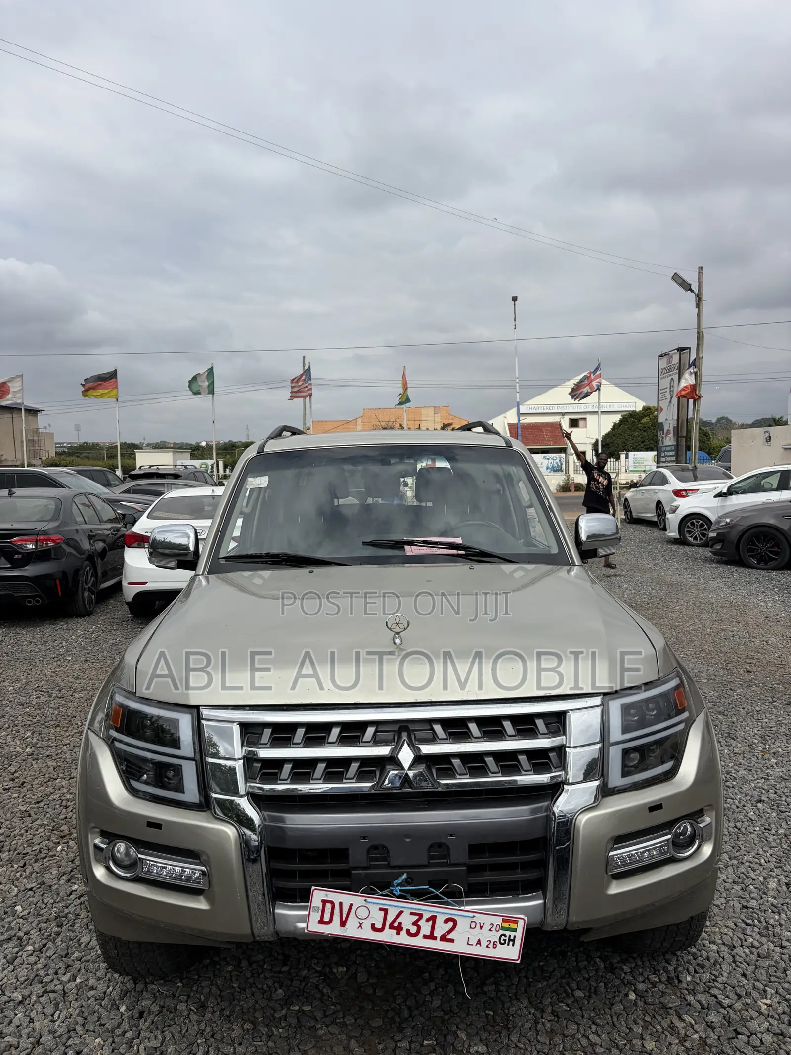 Mitsubishi Pajero V80 3.8 V6 GLS 2016 Gold