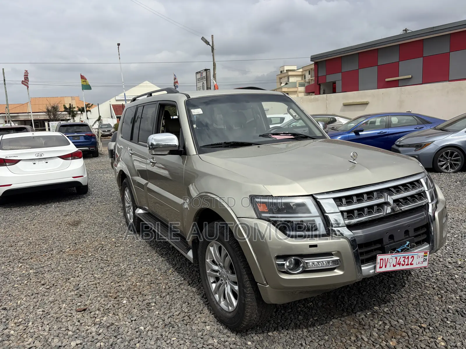 Mitsubishi Pajero V80 3.8 V6 GLS 2016 Gold