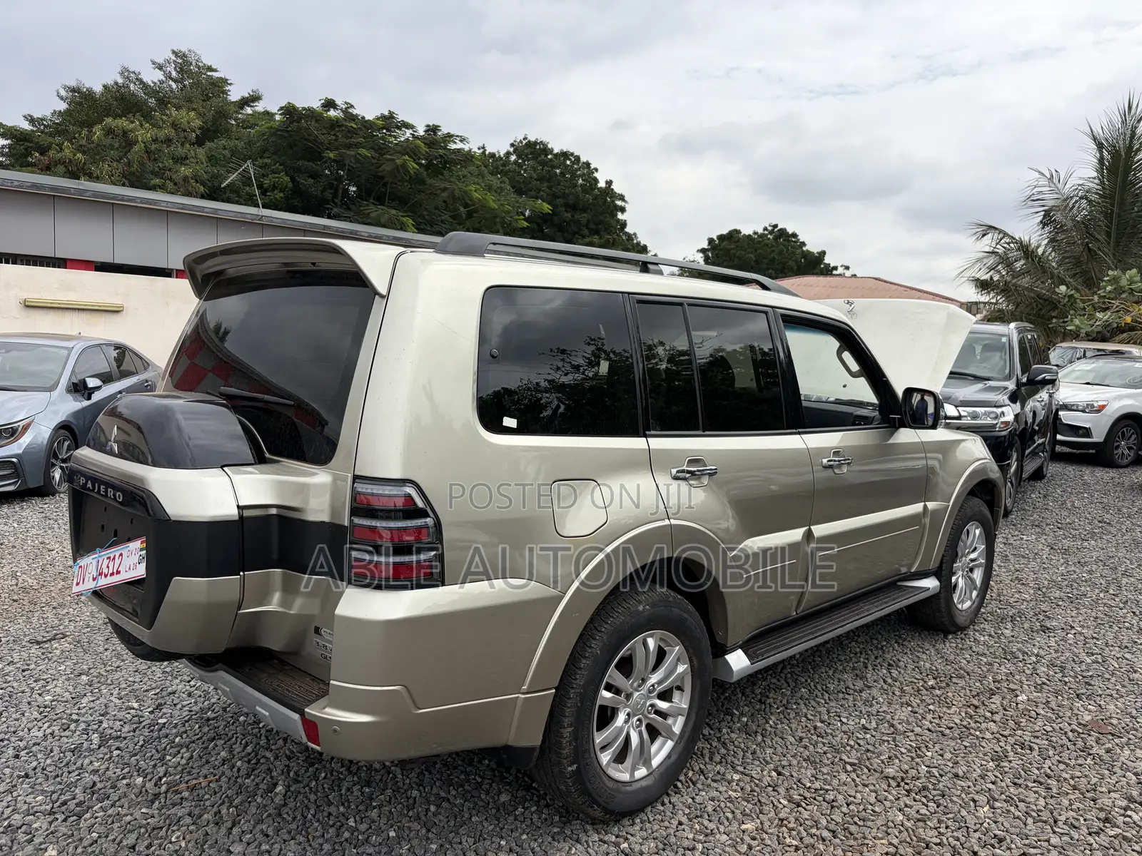 Mitsubishi Pajero V80 3.8 V6 GLS 2016 Gold