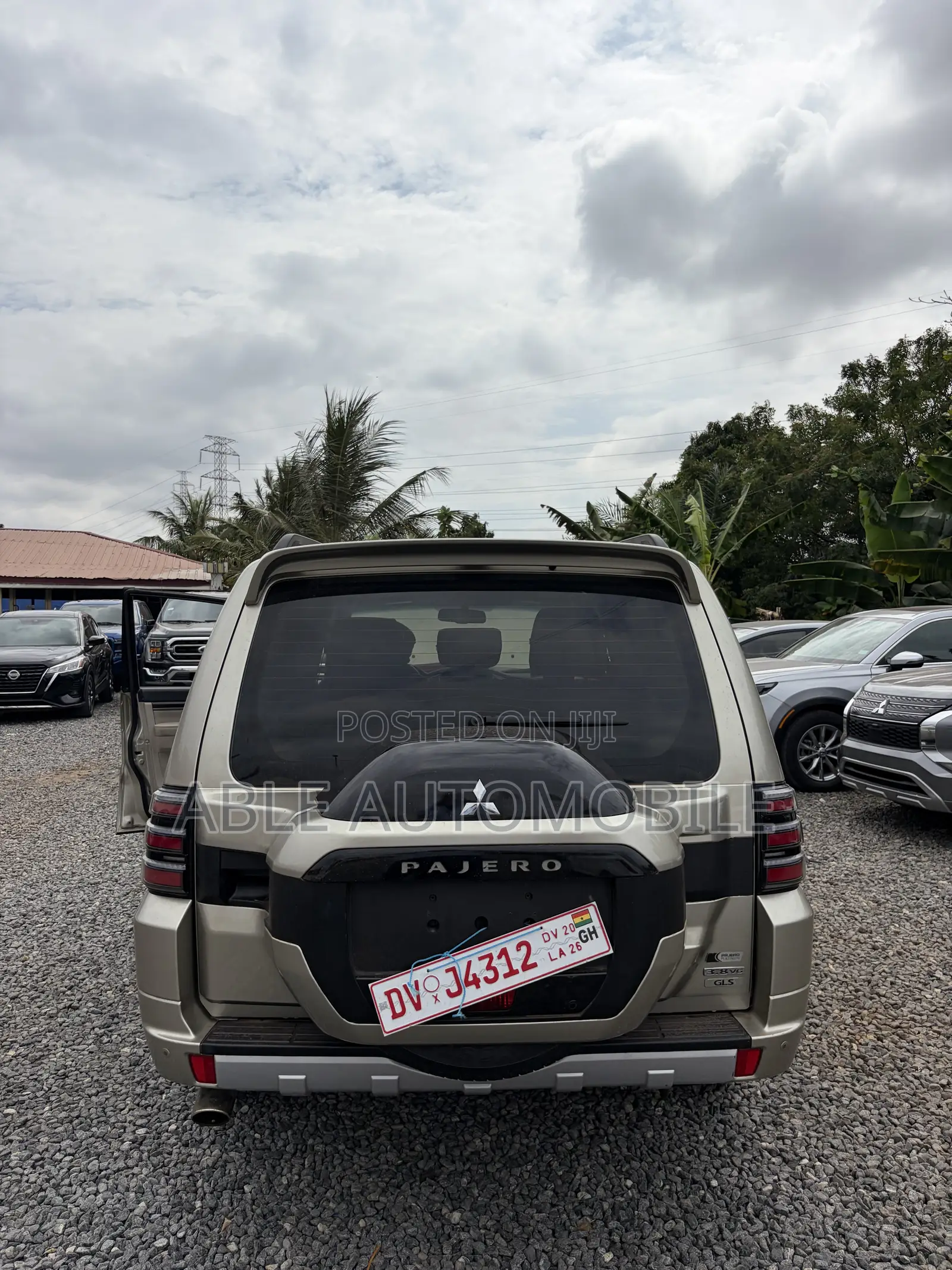 Mitsubishi Pajero V80 3.8 V6 GLS 2016 Gold