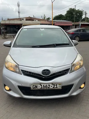 Toyota Vitz 2012 Silver
