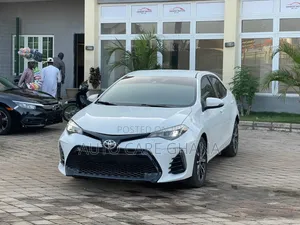 Toyota Corolla SE (1.8L 4cyl 2A) 2018 White