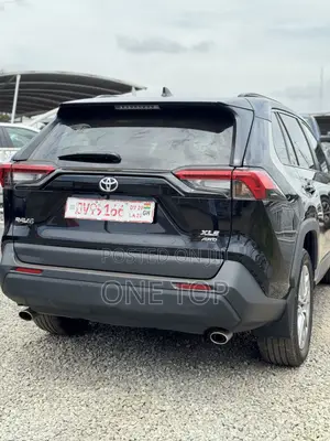 Toyota RAV4 XLE 2022 Black