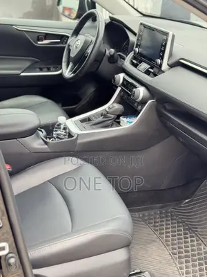 Toyota RAV4 XLE 2022 Black