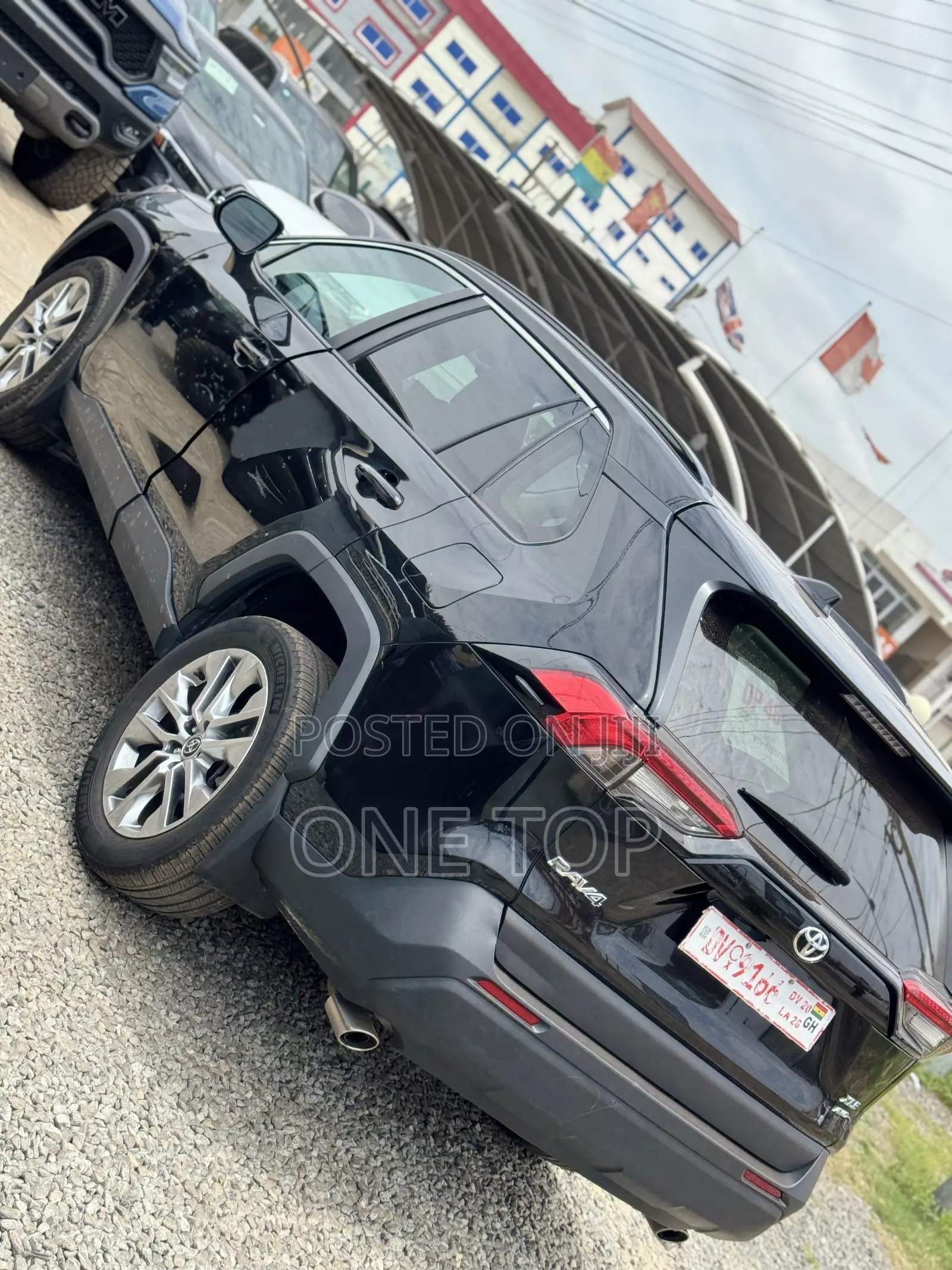 Toyota RAV4 XLE 2022 Black
