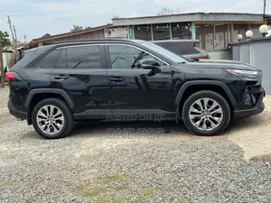 Toyota RAV4 XLE 2022 Black