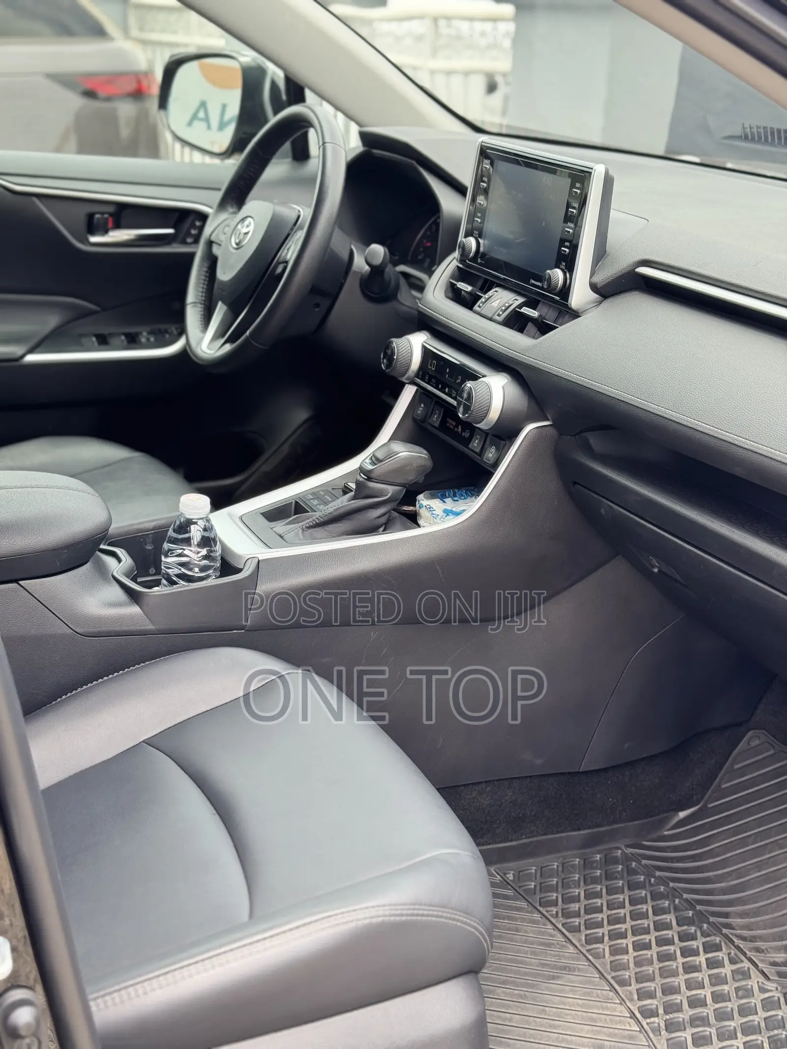 Toyota RAV4 XLE 2022 Black