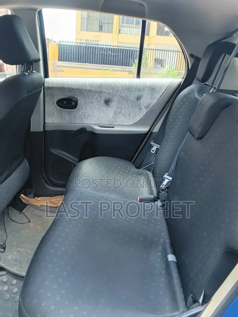 Toyota Yaris Base Hatchback 5dr 2010 Blue