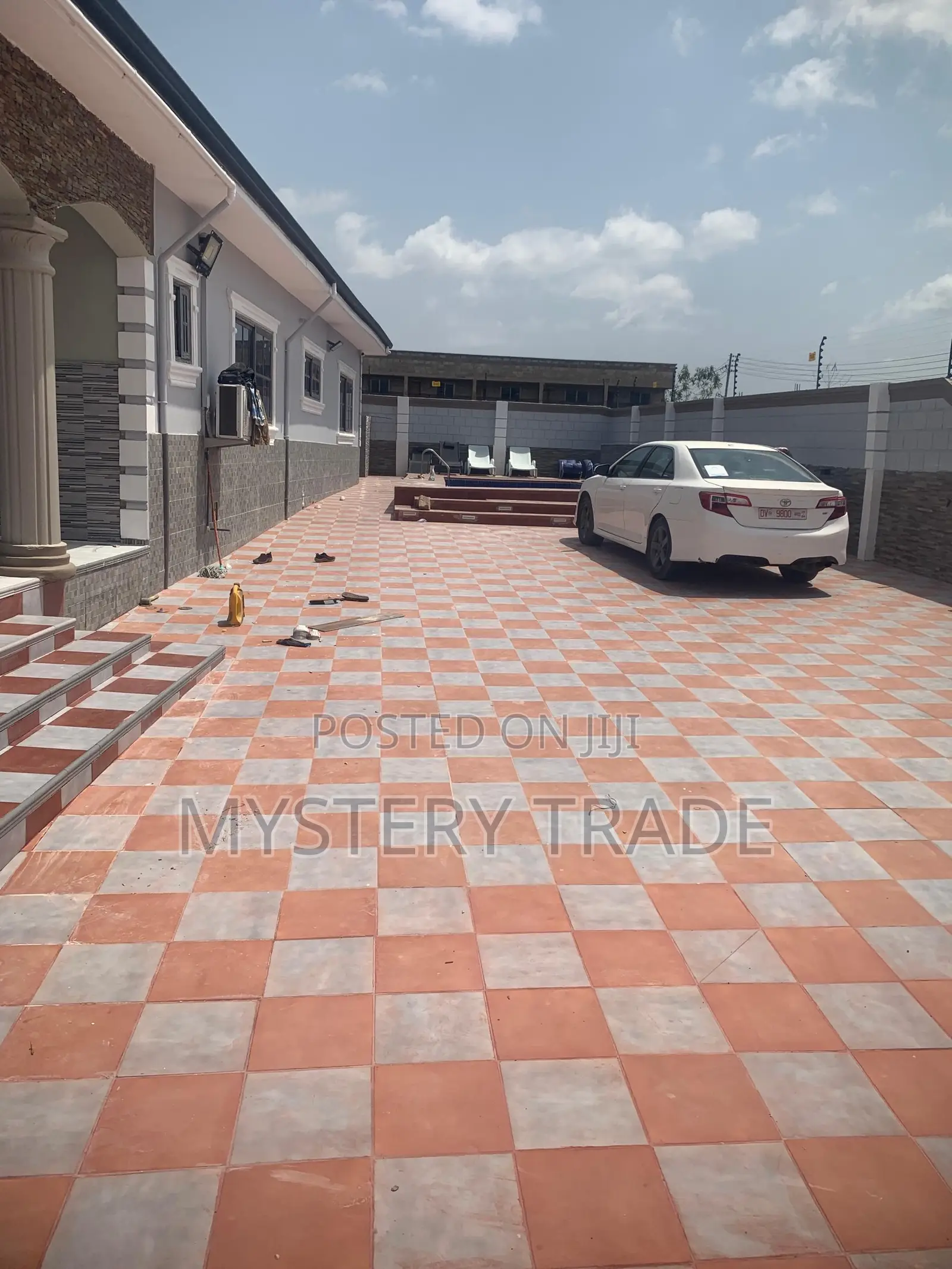 Professional Indoor Outdoor Tiler