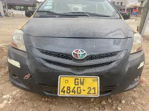 Toyota Yaris Base Sedan 4dr 2010 Gray