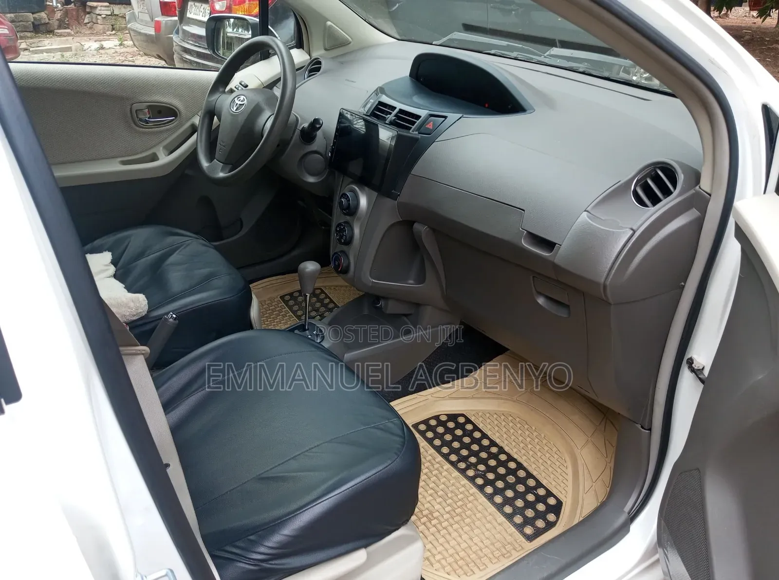 Toyota Vitz 1.3 FWD 5dr 2010 White