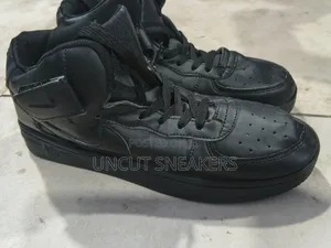 Very Neat and Pure Leather.