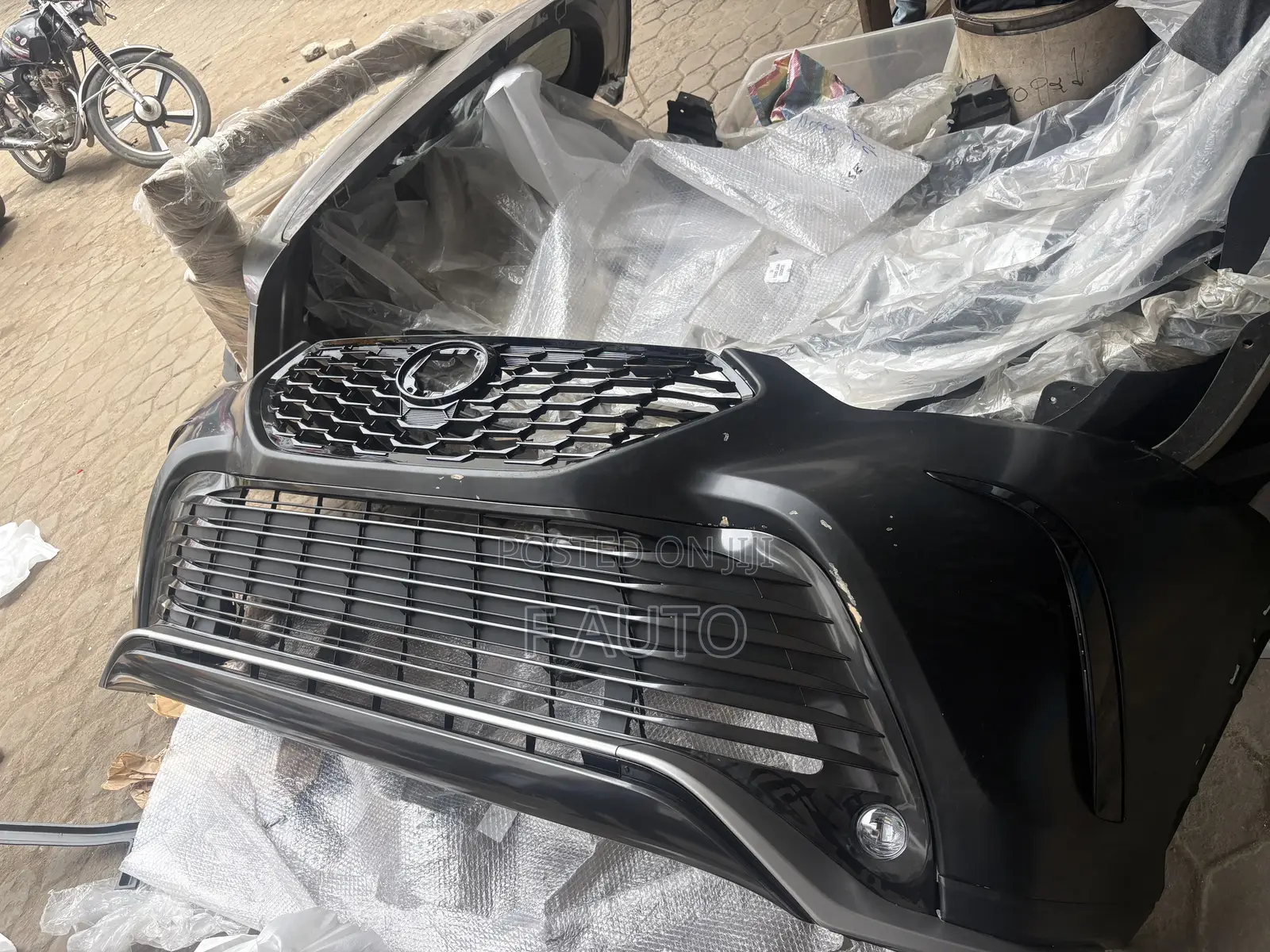 Toyota Highlander 2020,2021,2022,2023 Front Bumper Complete