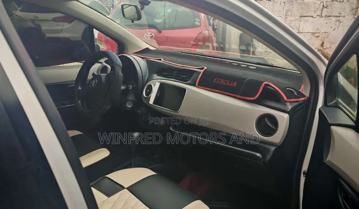 Toyota Vitz 1.3 AWD 3dr 2012 Silver