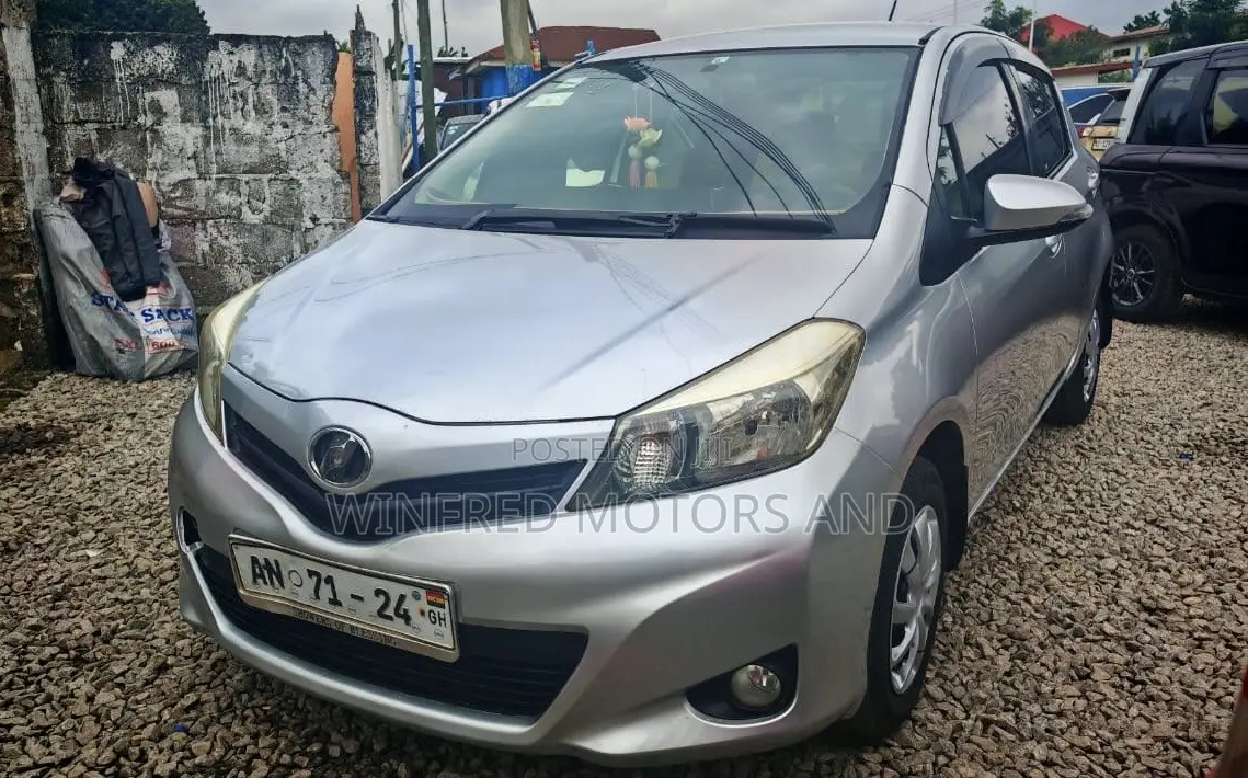 Toyota Vitz 1.3 AWD 3dr 2012 Silver