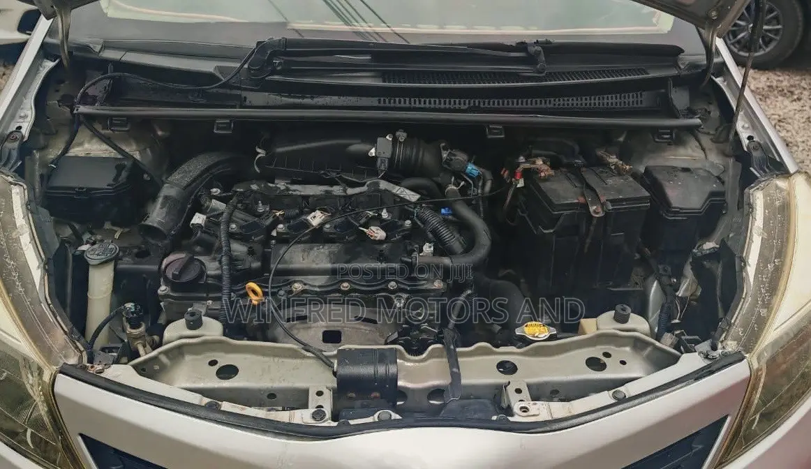 Toyota Vitz 1.3 AWD 3dr 2012 Silver