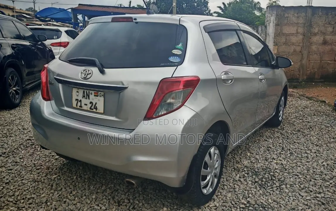 Toyota Vitz 1.3 AWD 3dr 2012 Silver
