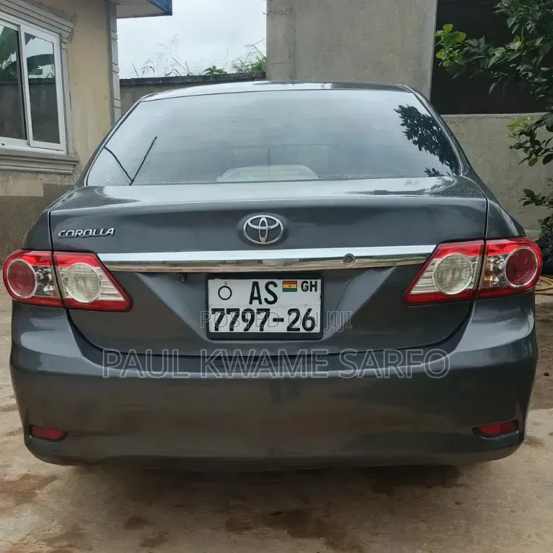 Toyota Corolla LE 4dr Sedan (1.8L 4cyl 4A) 2013 Gray