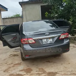 Toyota Corolla LE 4dr Sedan (1.8L 4cyl 4A) 2013 Gray