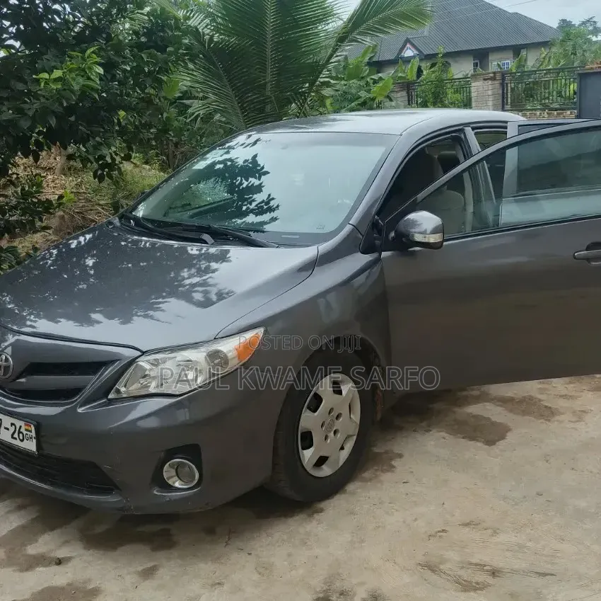 Toyota Corolla LE 4dr Sedan (1.8L 4cyl 4A) 2013 Gray