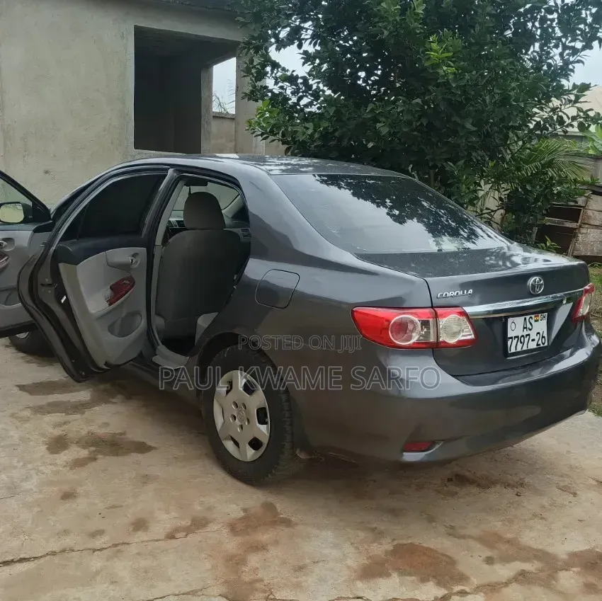 Toyota Corolla LE 4dr Sedan (1.8L 4cyl 4A) 2013 Gray