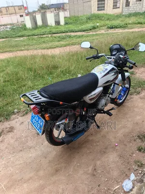Bajaj Boxer 125 2026 White