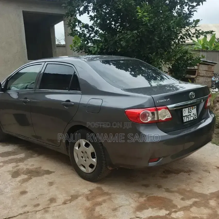 Toyota Corolla LE 4dr Sedan (1.8L 4cyl 4A) 2013 Gray