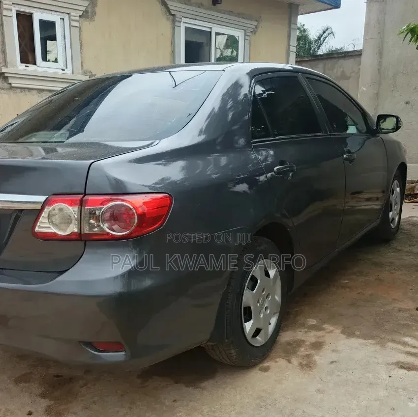 Toyota Corolla LE 4dr Sedan (1.8L 4cyl 4A) 2013 Gray