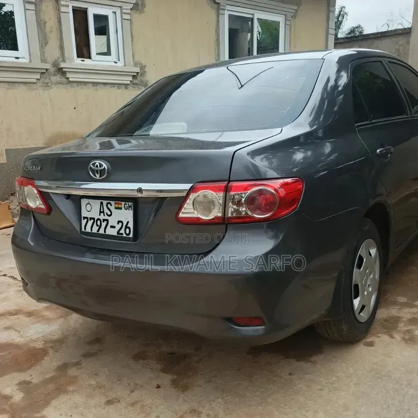 Toyota Corolla LE 4dr Sedan (1.8L 4cyl 4A) 2013 Gray