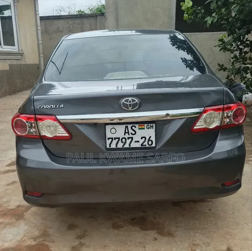 Toyota Corolla LE 4dr Sedan (1.8L 4cyl 4A) 2013 Gray